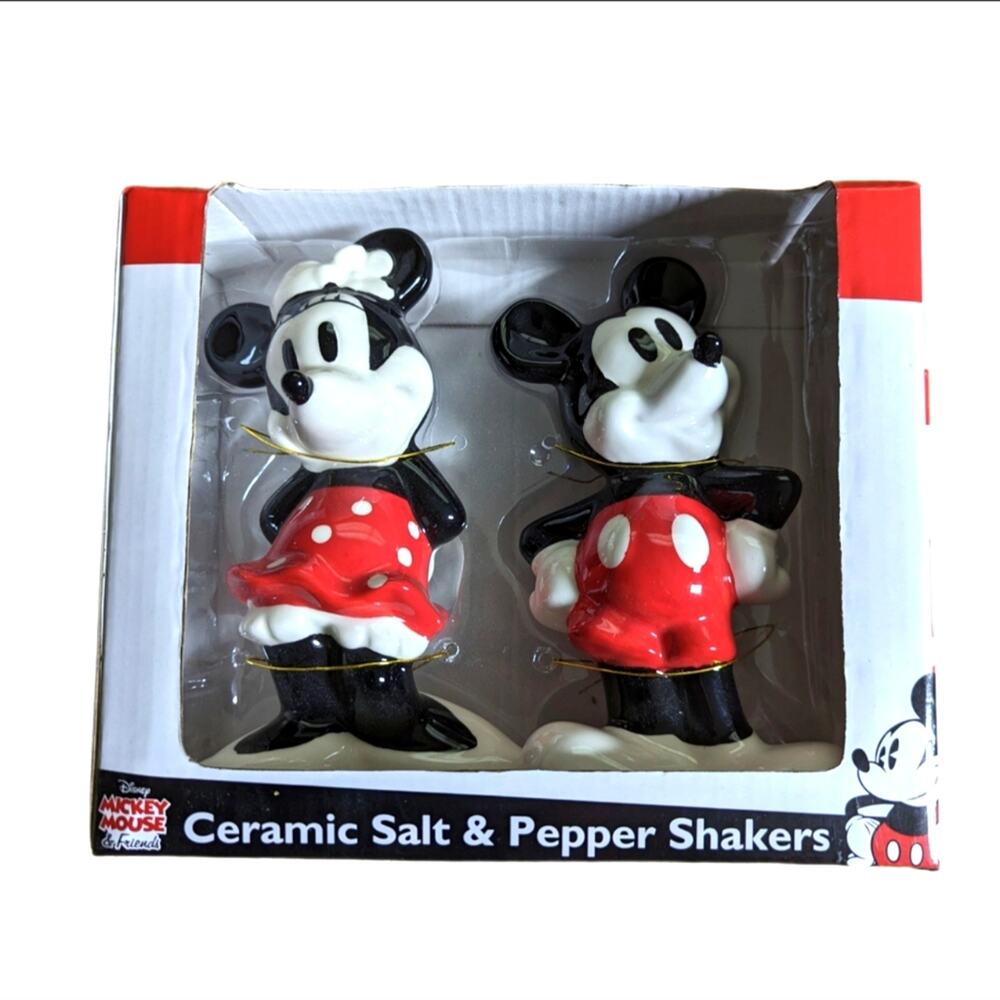 Disney Mickey Minnie Mouse & Friends Ceramic Salt & Pepper Shaker Set NWT